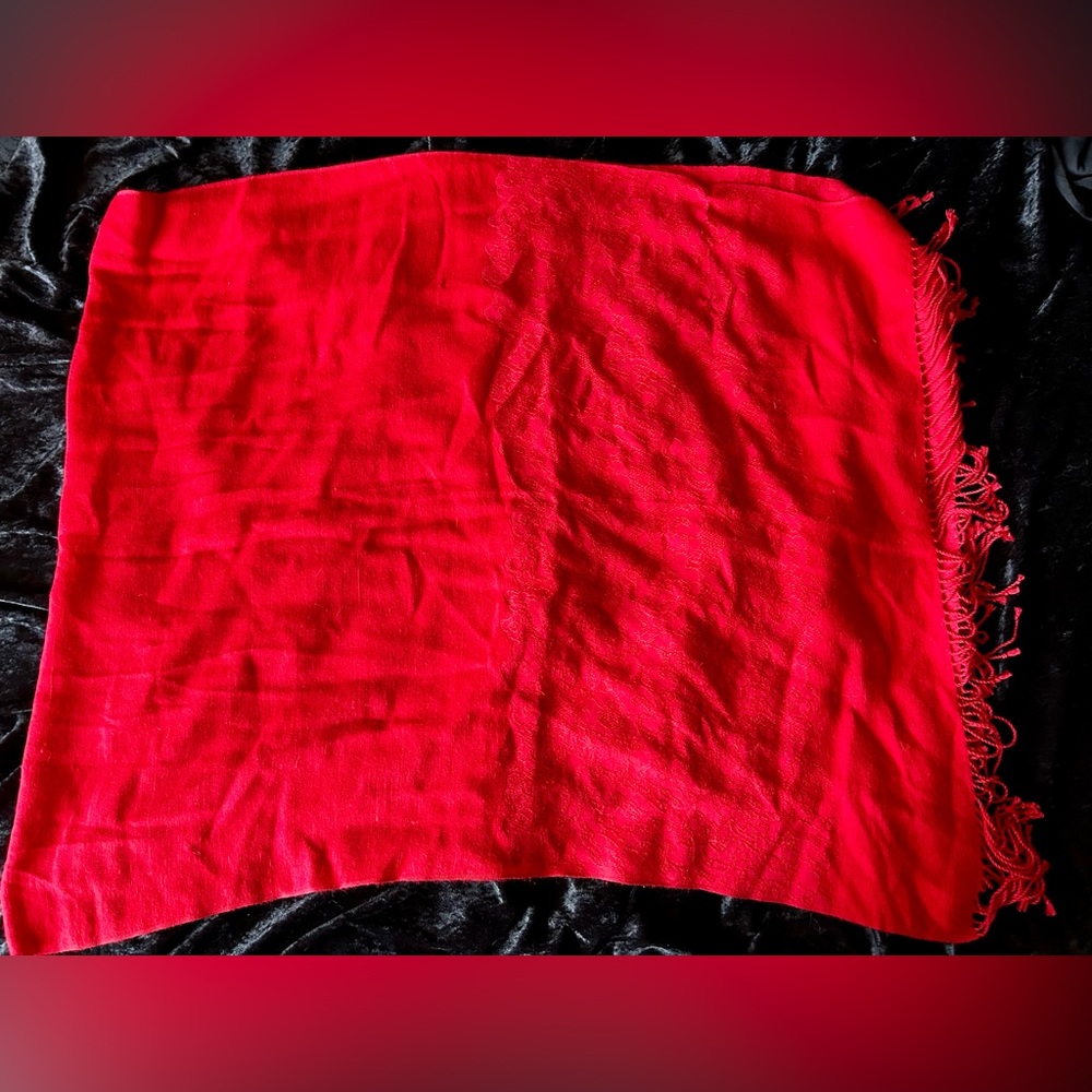 Red Cashmere Pashmina Scarf Shawl w/ subtle lace appliqué- Excellent Condition!
